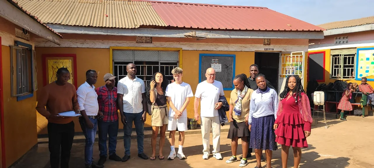 Group photo with staff & visitors — School visit